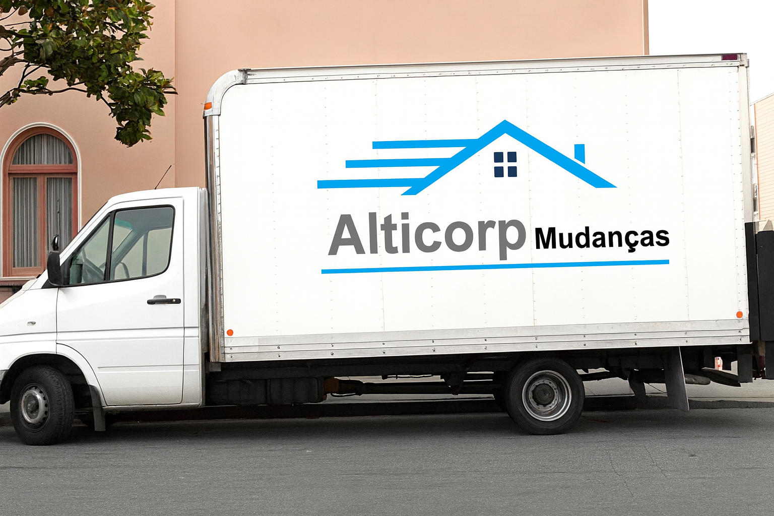 Caminhão com logo da AltiCorp